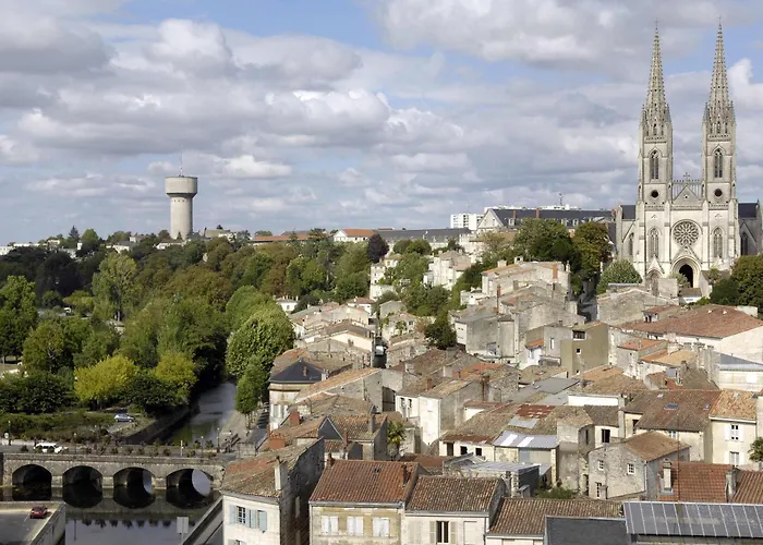 Ibis Budget Niort - La Creche